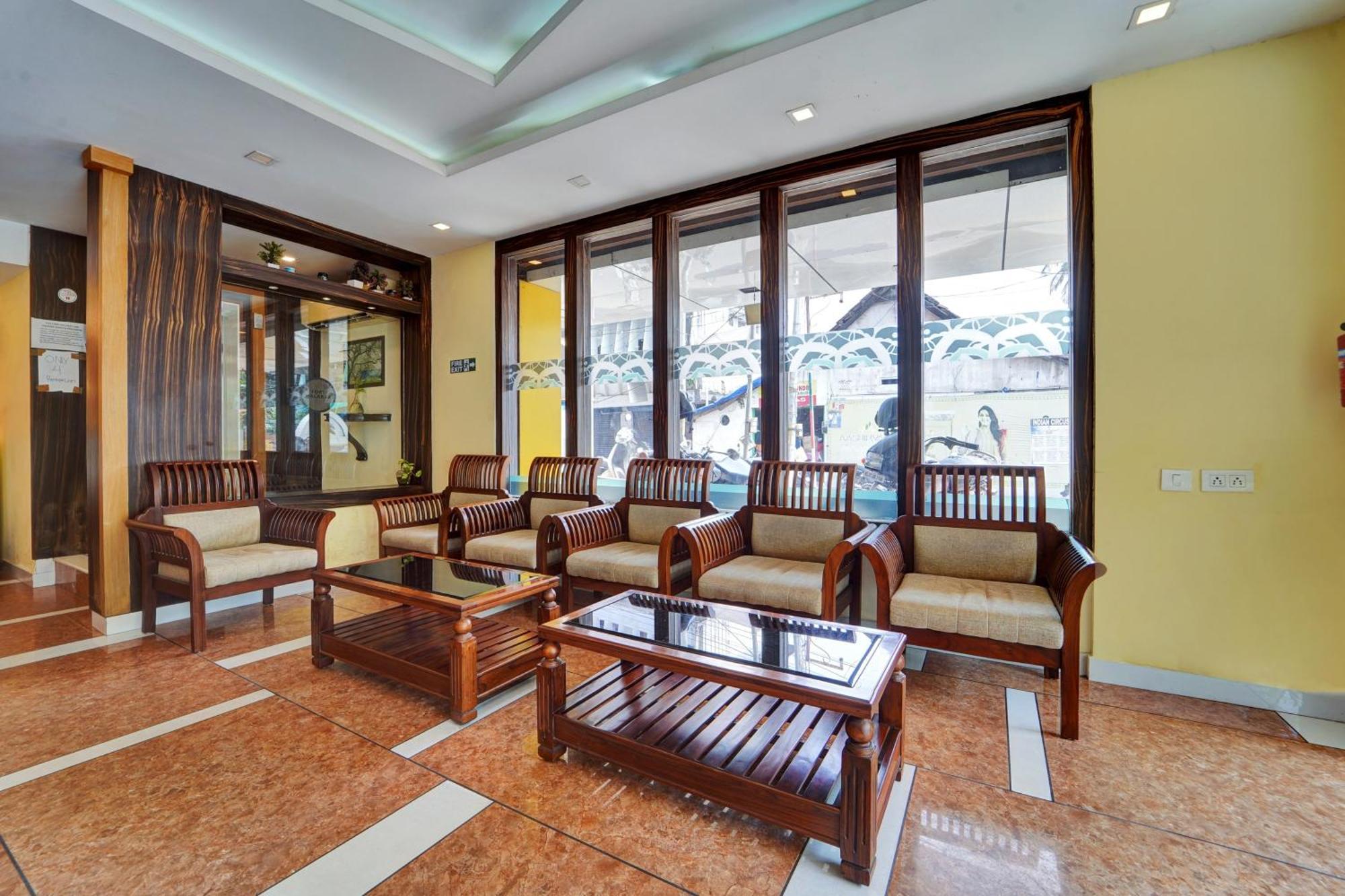 Super Townhouse Ernakulam North Hotel Kochi Luaran gambar