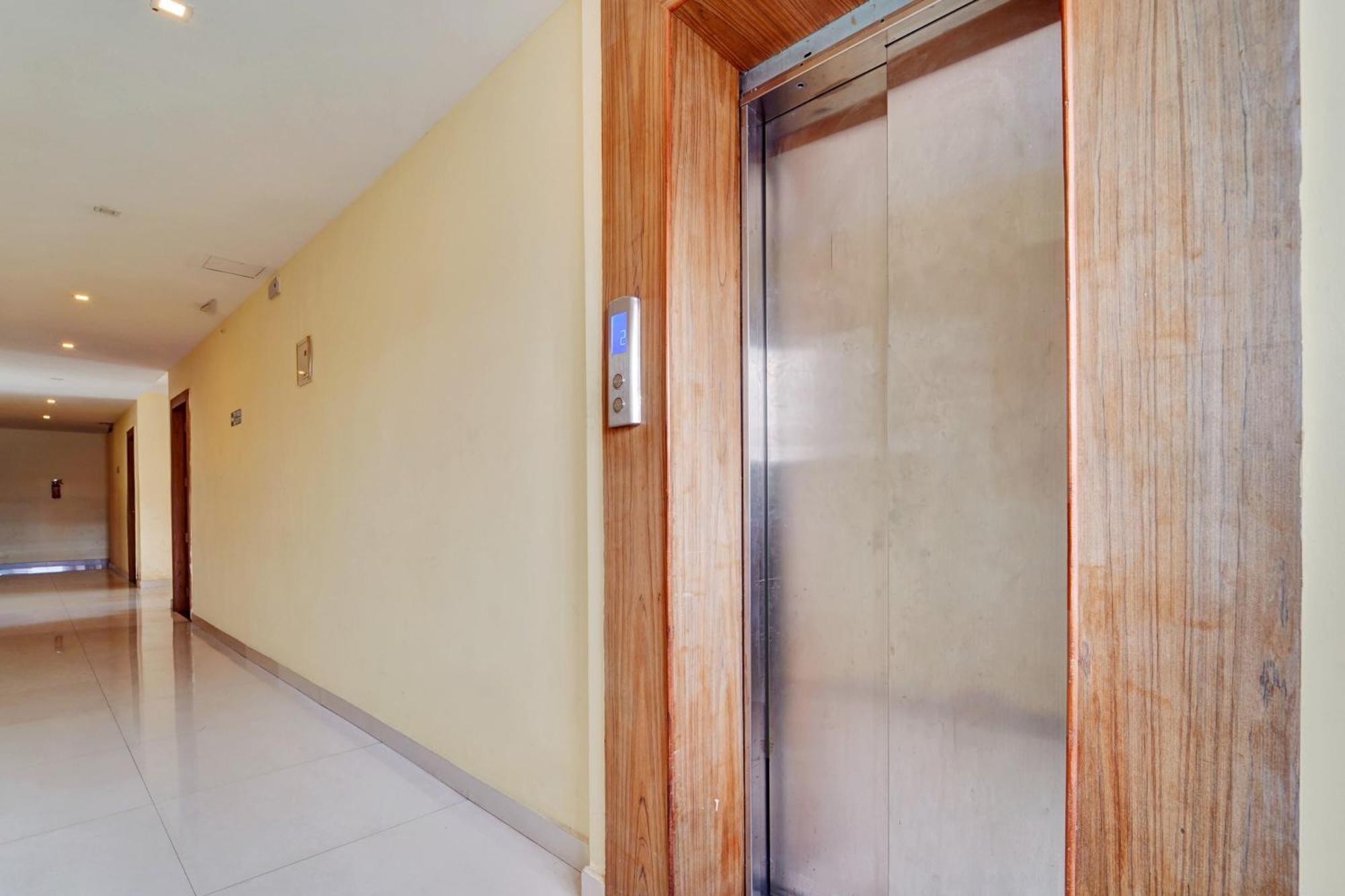 Super Townhouse Ernakulam North Hotel Kochi Luaran gambar