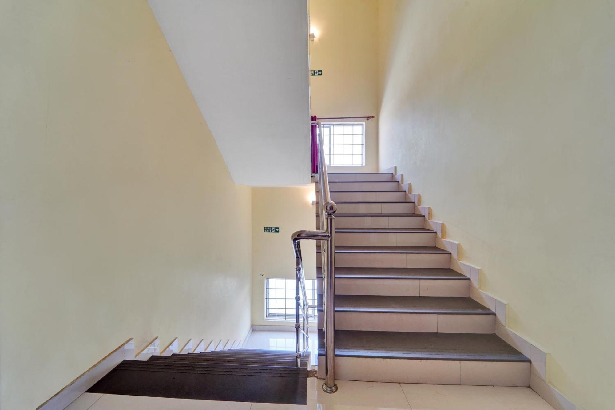 Super Townhouse Ernakulam North Hotel Kochi Luaran gambar