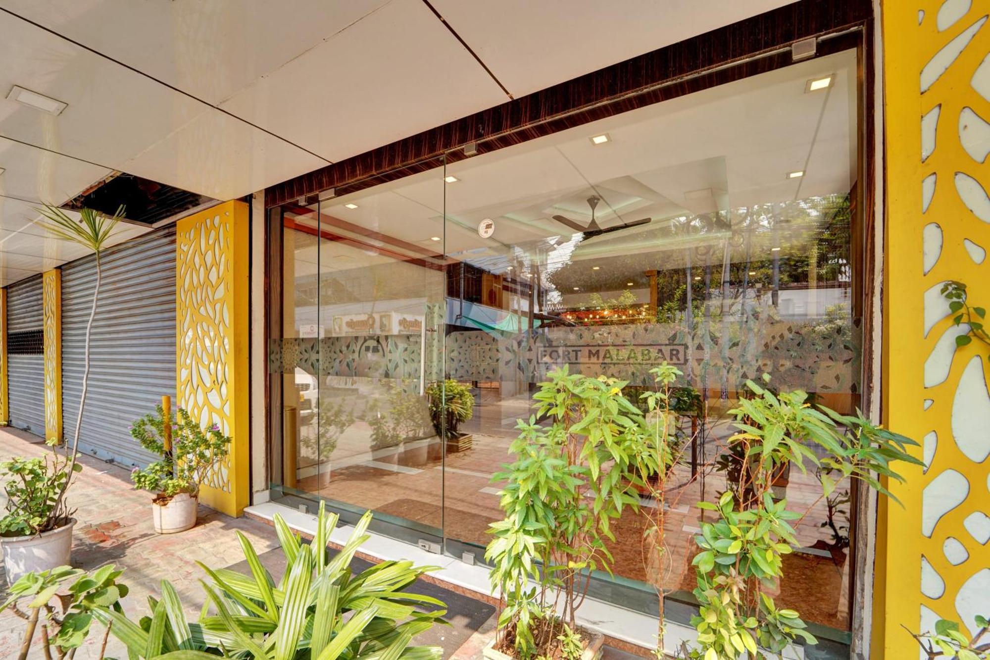 Super Townhouse Ernakulam North Hotel Kochi Luaran gambar
