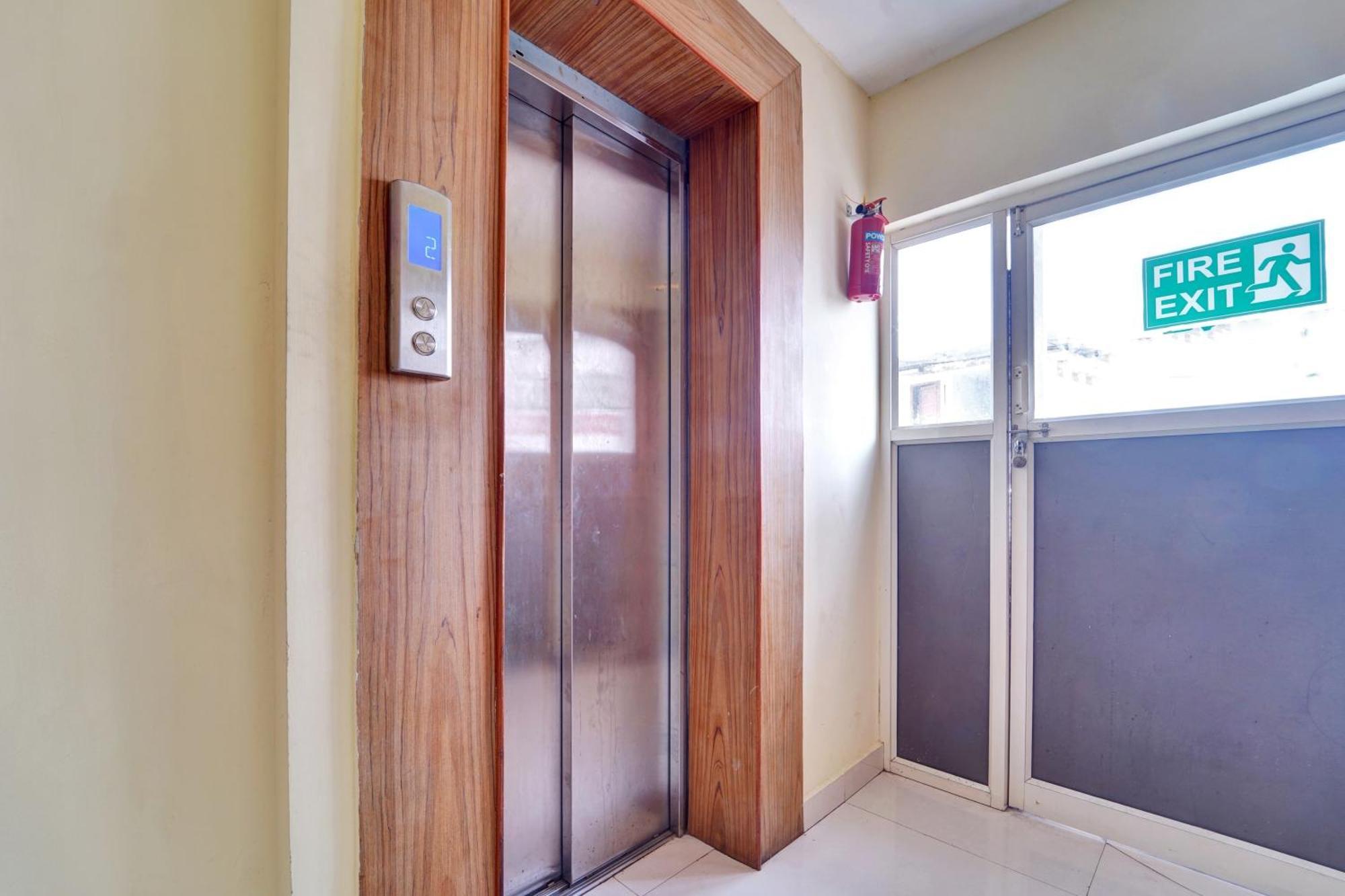Super Townhouse Ernakulam North Hotel Kochi Luaran gambar